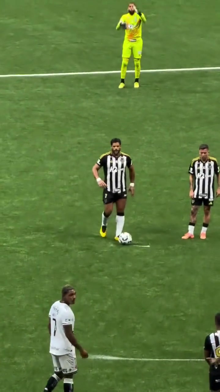 太暴力了现场看胡尔克超远重炮任意球